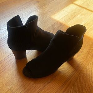 Black Old Navy open toe block heels for winter size 9